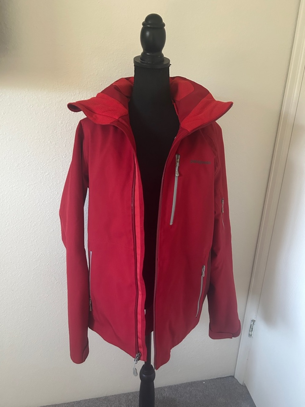 Patagonia Red Men’s Size Medium Ski Jacket